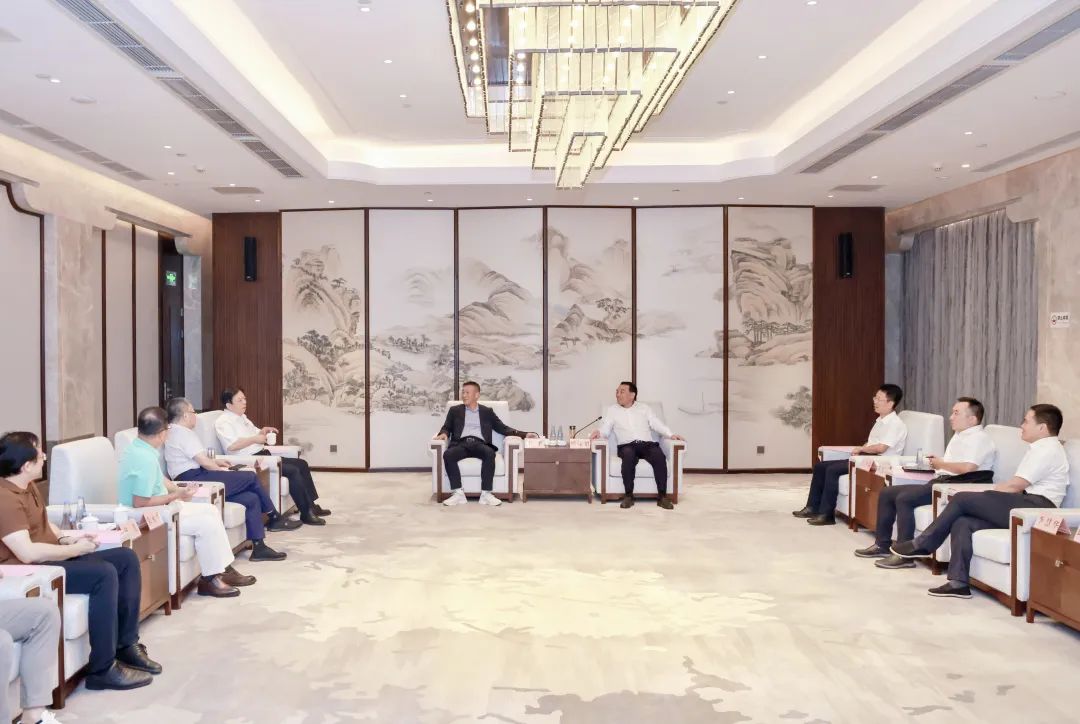 江西省萍鄉(xiāng)市委副書記、市長熊運浪會見天高集團(tuán)李平總裁一行